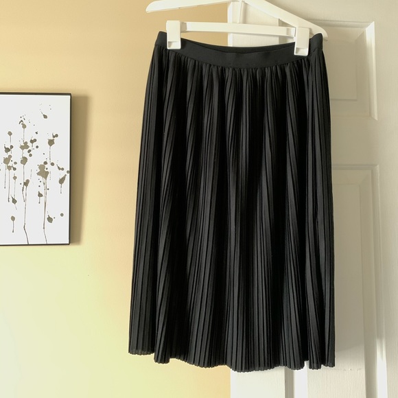 Apt. 9 Dresses & Skirts - Apt. 9 Black Pleated Skirt | MIDI skirt | size medium